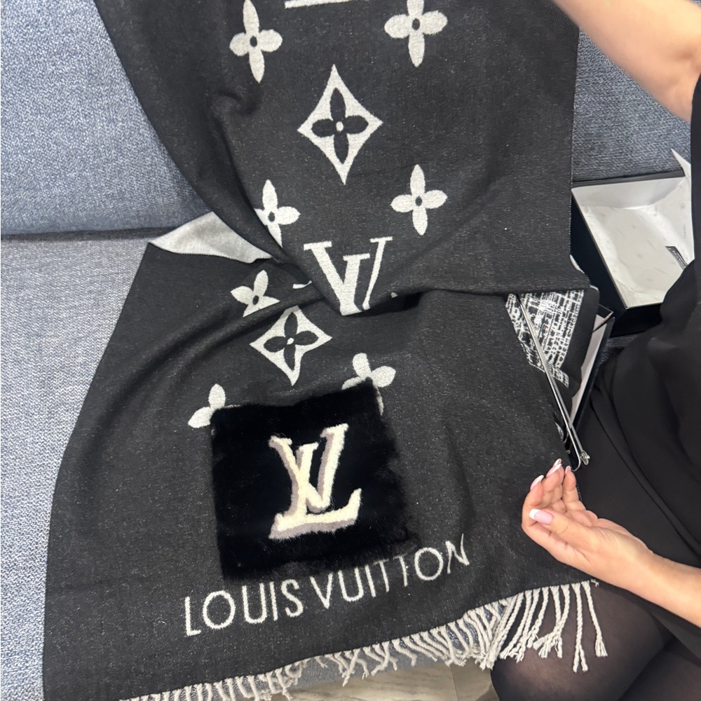 Louis Vuitton Black and White Scarf